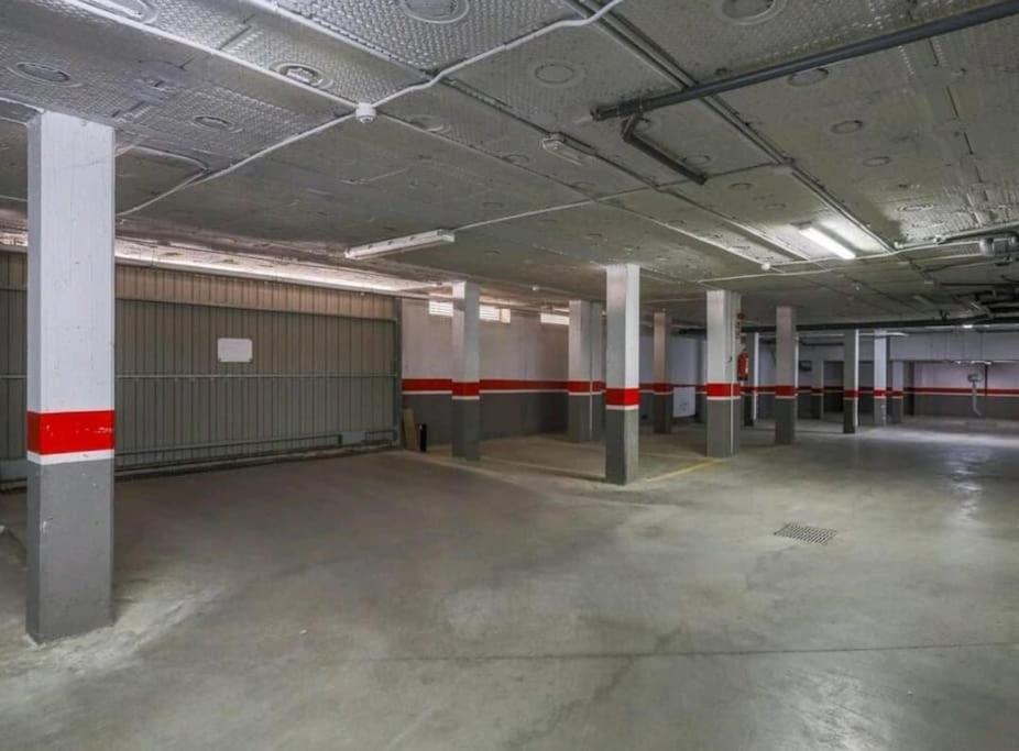Con Piscina Y Parking En Sevilla Appartement