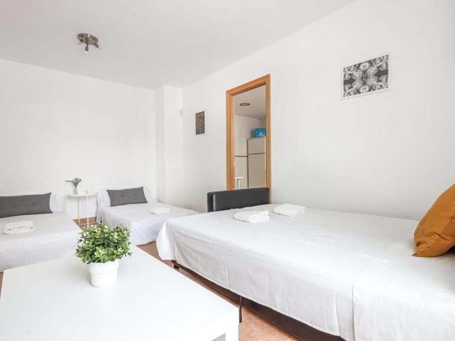 Con Piscina Y Parking En Sevilla Appartement *