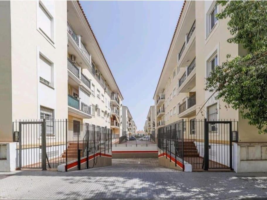 Con Piscina Y Parking En Sevilla Apartment